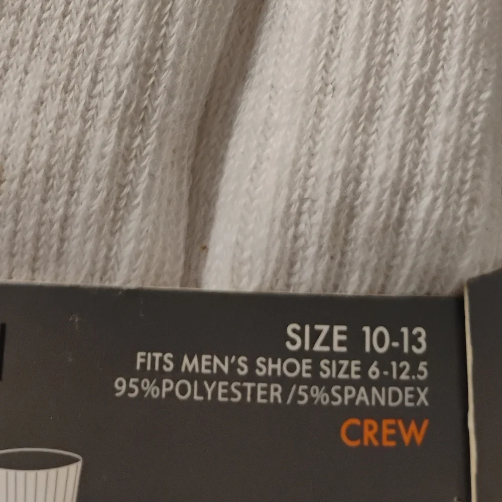NEW Van Heusen Mens Polyester Blend Crew Socks 4 Pairs